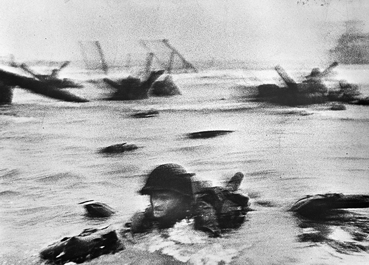 Robert CAPA“D-Day, Omaha Beach, Normandy Coast”