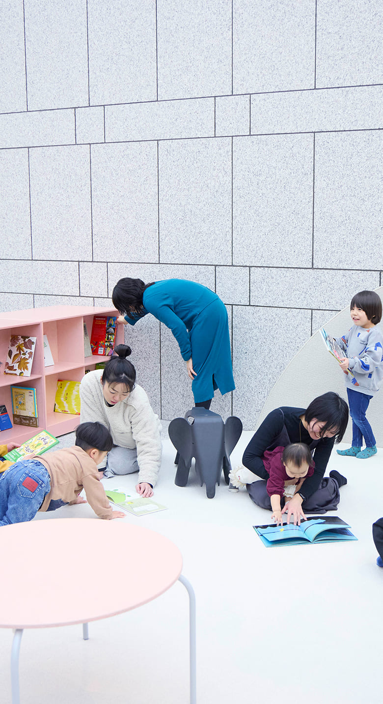 YOKOHAMA MUSEUM OF ART | shoe removal spot