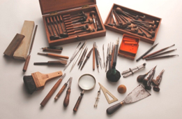 アトリエに残された木版・銅版画用の道具