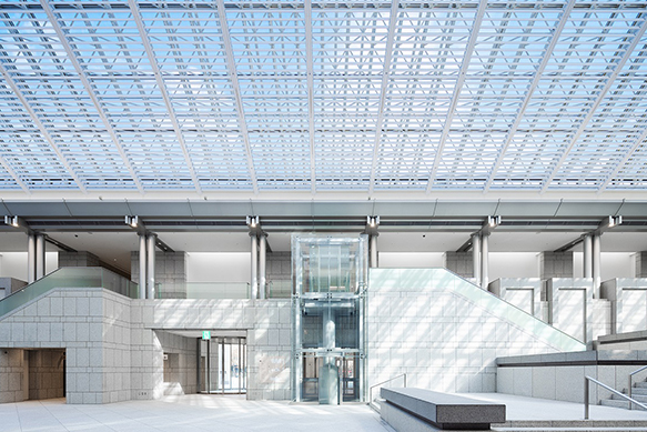 ガラス張りのエレベーター［グランドギャラリー］